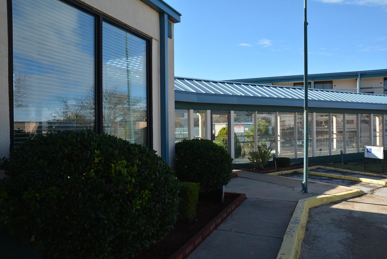 Lincoln Inn Express Hotel And Suites Oklahoma City Exterior foto