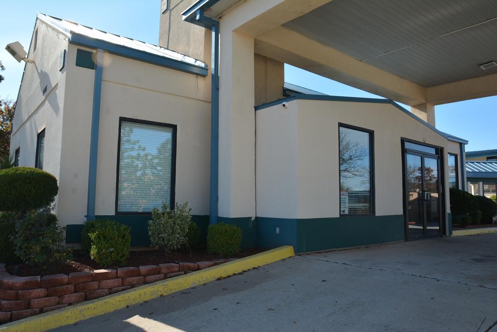 Lincoln Inn Express Hotel And Suites Oklahoma City Exterior foto